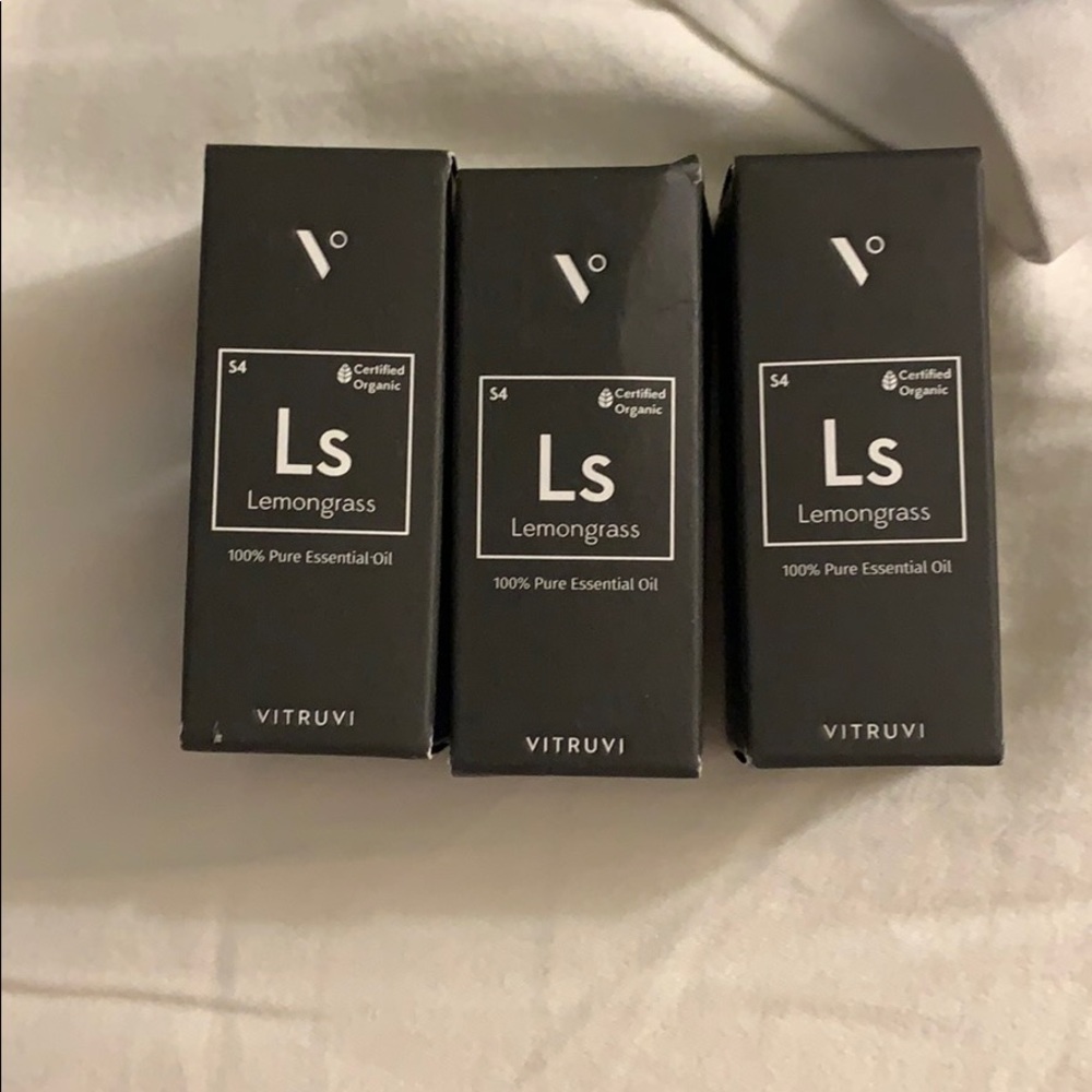 Vitruvi Lemongrass Essential Oil